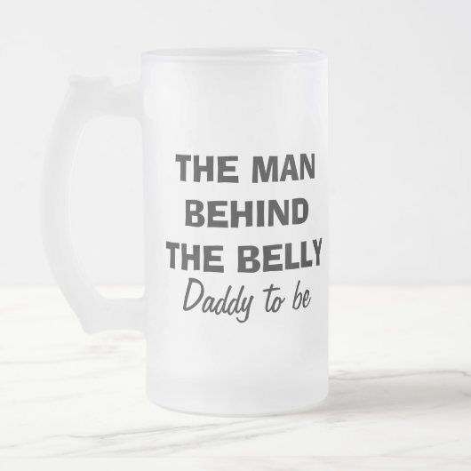あるパパのための腹ビールのジョッキの後ろの人 フロストグラスビールジョッキ (左)