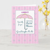 ある孫娘は一流のブライダルシャワーを個人化します カード (黄色い花)