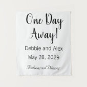 ある日の遠くにリハ結婚ーサルディナーサイン タペストリー (正面)