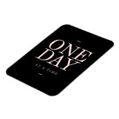 ある日 – のインスパイア引用文ブラックピンクゴール マグネット (左側)