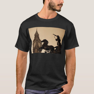 ある調子を与えられるビッグベンおよびboudicaの彫像のセピア色 tシャツ