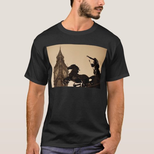 ある調子を与えられるビッグベンおよびboudicaの彫像のセピア色 tシャツ (正面)