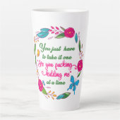 ある賢い女が私がここにいると言ったことがある カフェラテマグ (正面)