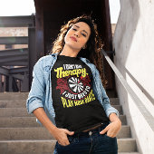 いいえセラピーもっとダーツおもしろい- Dart Tシャツ