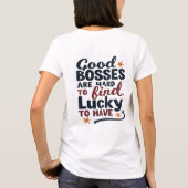 いい上司は見つけるのが難しい、ラッキーな存在 デザイン Tシャツ (裏面)