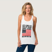 いい女の子レディースTシャツを見せる タンクトップ (正面フル)