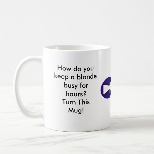 いかにブロンドの忙しいの何時間も保ちますか。 コーヒーマグカップ (左)