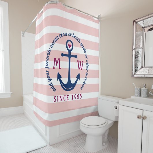 いかりのハートのピンクのストライプの航海のなモノグラムのロゴ シャワーカーテン (インサイチュ)