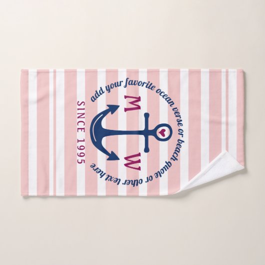 いかりのハートのピンクのストライプの航海のなモノグラムのロゴ ハンドタオル (ハンドタオル)
