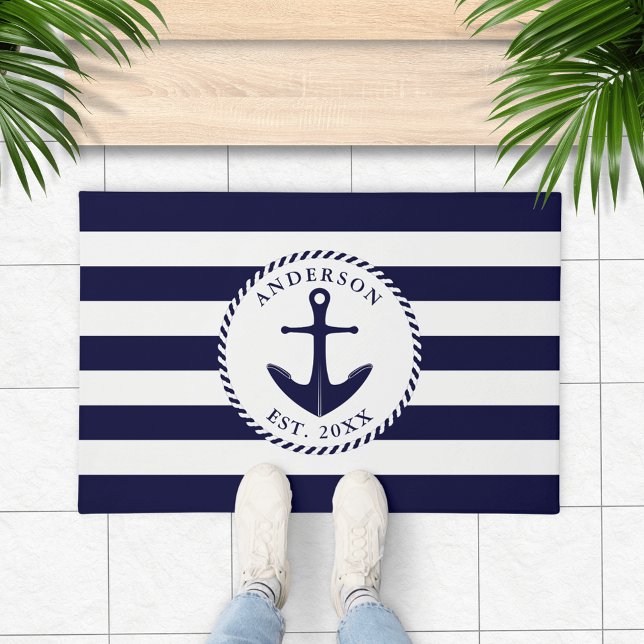 いかりネイビーブルーホワイトパーソナライズされた航海の ドアマット (Navy Blue and White Personalized Nautical Doormat with Anchor and Stripes)