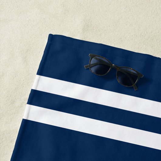 いかり航海のの紺色と白の新婚の贈り物 ビーチタオル (インサイチュ)