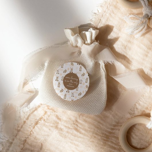 いくつかのバニーは茶色のニュートラル赤ちゃんシャワーを途中にある ラウンドシール