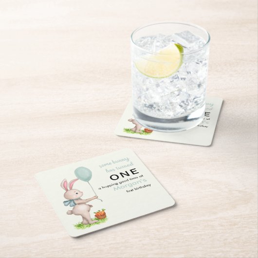 いくつかのバニーは1つの可愛いウサギのバルーン1st誕生日 スクエアペーパーコースター (インサイチュ)