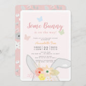 いくつかのバニーピンクグレーフローラ蝶ベビーシャワー 招待状 (正面/裏面)