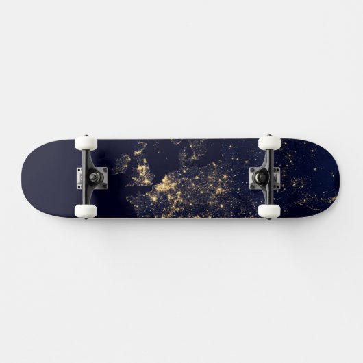 いくつかのヨーロッパおよび北欧の都市の都市の照明。 スケートボード (横)