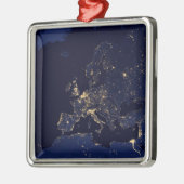 いくつかのヨーロッパおよび北欧の都市の都市の照明。 メタルオーナメント (左)