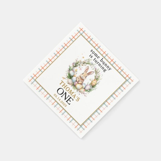 いくつかの復活祭バニーが1日の誕生日を回している スタンダードカクテルナプキン (角)