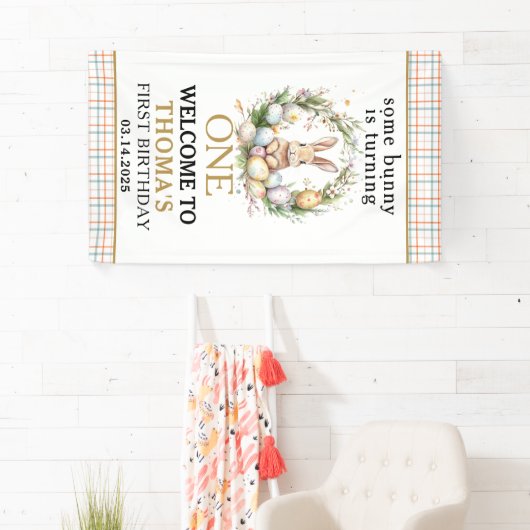 いくつかの復活祭バニーが1日の誕生日を回している 横断幕 (インサイチュ)