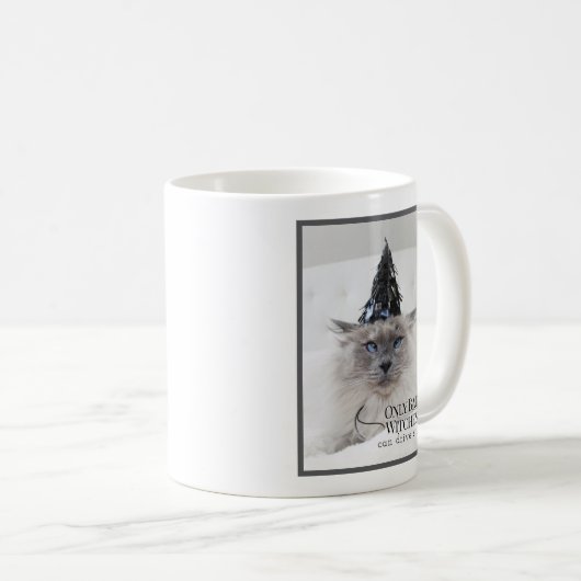 いたずらっ子のかわいい背中の魔女なら棒を動かすことができる コーヒーマグカップ (正面右)