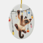 いたずらなシャム猫がクリスマスを定義する セラミックオーナメント (正面)