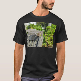 いたずらなスズメ Tシャツ