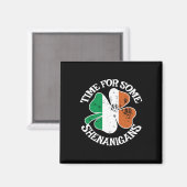 いたずらな幸せを感じる幸運な四つ葉のクローバー Saint Patrickの日 マグネット (正面/裏面)