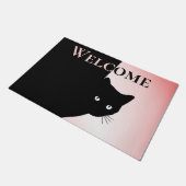 いたずらな黒猫のピンクのウェルカム ドアマット (アングル)