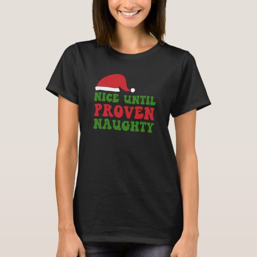 いたずらサンタの赤い帽子 クリスマスにぴったり Tシャツ (正面)