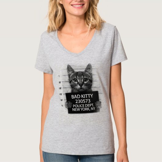 いたずらネコ警察に逮捕される おもしろ写真 Tシャツ (正面)