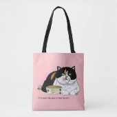 いたずら三毛猫に餌をあげる ピンク トートバッグ (正面)