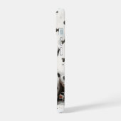 いたずら好きなぶち仔犬  iPhone 15ケース (左側面)
