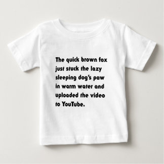 いたずら好きなキツネが寝てる犬の足を温水に浸けてYouTubeに動画をアップロードした件 Tシャツ