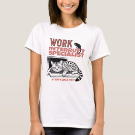 いたずら猫の仕事妨害スペシャリスト - 笑えるオフィス猫のグラフィック Tシャツ