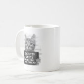 いたずら猫警察逮捕写真 ふざけたデザイン コーヒーマグカップ (正面左)
