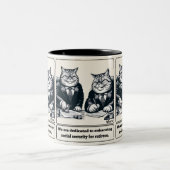いたずら笑い:狡猾な猫政治家 ツートーンマグカップ (中央)