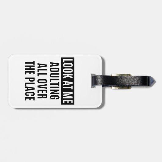 いたる所におもしろいなミームAdultingは引用します ラゲッジタグ (裏面横)