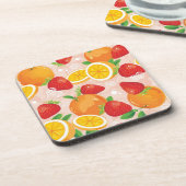 いちごが付いている抽象的なパターン コースター (左側)