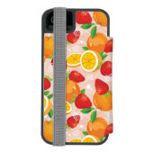 いちごが付いている抽象的なパターン INCIPIO iPhoneウォレットケース (フォリオ裏面)