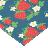 いちごと青花模様 テーブルクロス (アングル)