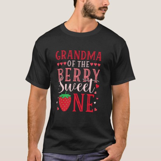 いちごのように甘い孫の1歳の誕生日おばあちゃん Tシャツ (正面)
