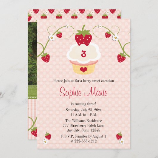 いちごのカップケーキの誕生日の写真の招待状 招待状 (正面/裏面)