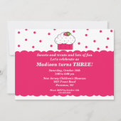 いちごのカップケーキの誕生日の招待状 招待状 (正面)