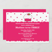 いちごのカップケーキの誕生日の招待状 招待状 (正面/裏面)