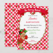 いちごのテーマの赤ちゃん女の子 ギンガム 赤 緑 招待状 (正面/裏面)