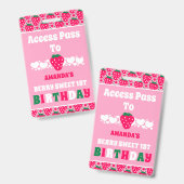 いちごのファーストバースデーセレブレーション バッジ (正面&裏面)