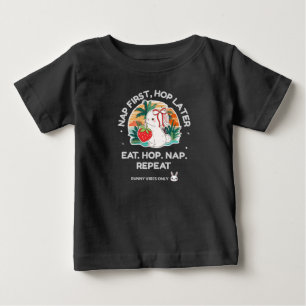 いちごの夢うさぎ ベビーTシャツ