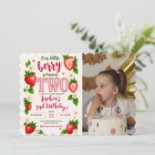 いちごの女の子2歳の誕生日フォト 招待状 (スタンド正面)