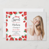 いちごの誕生日写真招待状 招待状 (正面)