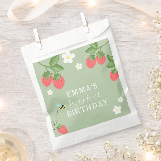 いちごの1歳の誕生日パーティー フェイバーバッグ (クリップ留めされた状態)