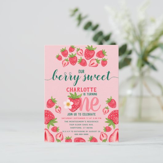 いちごの1歳誕生日パーティー ベリー スウィート ピンク ポストカード (スタンド正面)